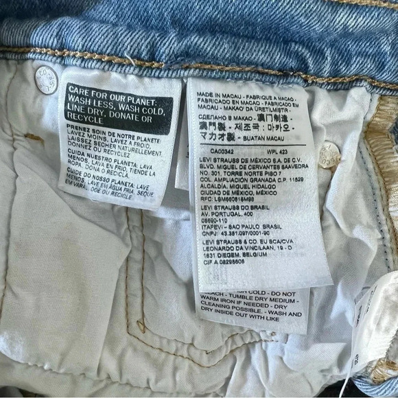 Levis Light Wash W29 L28 Womens Denim Jeans Cutoff Frayed Hem Blue Solid Pattern - Picture 10 of 10